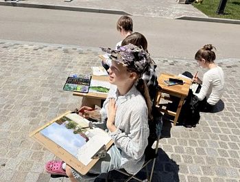 Юные художники Севастополя пишут город на летних пленэрах