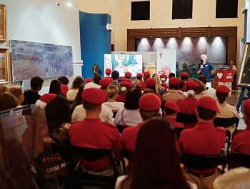 В Севастополе отметили День Государственного флага