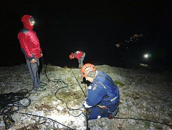 Пятерых альпинистов одновременно спасли на двух горных маршрутах