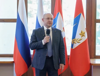 Михаил Развожаев вручил награды работникам строительной отрасли в канун профессионального праздника