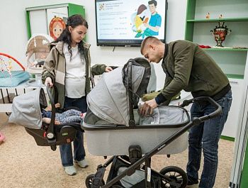 Будущие родители протестировали детские товары в Семейном МФЦ