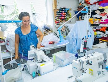 В Севастополе многодетная мама открыла швейный цех благодаря социальному контракту