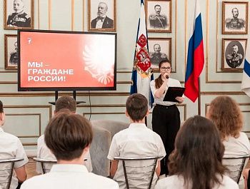 В Севастополе 20 школьников получили первые паспорта
