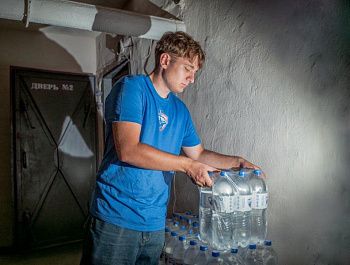 Около 600 литров питьевой воды доставили в укрытия Севастополя