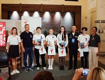 В Севастополе отметили День Государственного флага