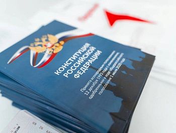 14 юных севастопольцев получили свои первые паспорта