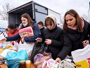 Севастопольцы за день собрали около 10 тонн гуманитарной помощи жителям ЛНР и ДНР