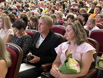 Михаил Развожаев: с 1 сентября оклады учителей вырастут более чем на 30%