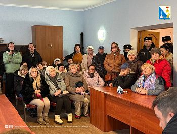 Дептранс встретился с жителями села Орлиное по вопросам работы общественного транспорта