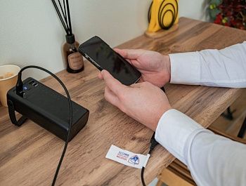 Севастопольцы открыли уже более 175 точек для зарядки мобильных устройств
