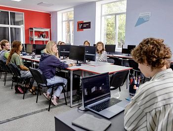 Выпускники художественного колледжа обучают студентов креативным индустриям