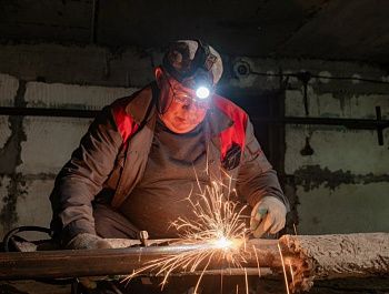 Управляющие компании работают на теплосетях домов, устраняя нештатные ситуации