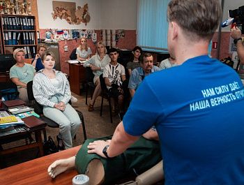 Сотрудников спортивных учреждений обучают навыкам первой помощи