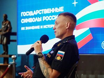 В Севастополе отметили День Государственного флага