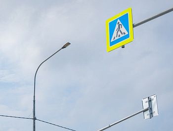 На пешеходных переходах и остановках Севастополя устанавливают комплексы автономного освещения