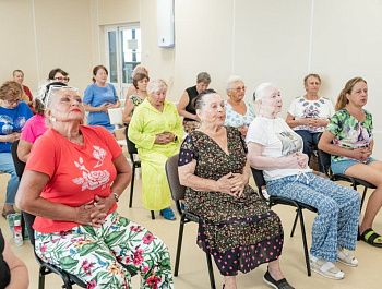 В поликлинике № 7 с начала года провели более 80 занятий школы «Здоровый век»