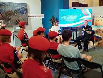 В Севастополе отметили День Государственного флага