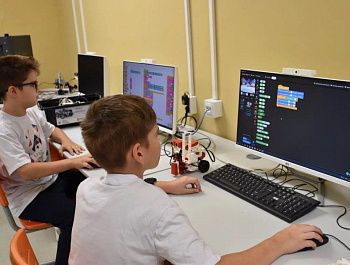 Юные инженеры Севастополя готовятся к международному фестивалю «РобоФинист»