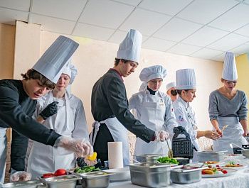 В Севастополе проходит неделя СПО: студенты пробуют разные профессии
