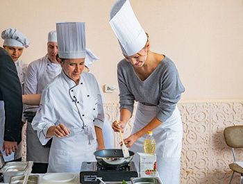 В Севастополе проходит неделя СПО: студенты пробуют разные профессии