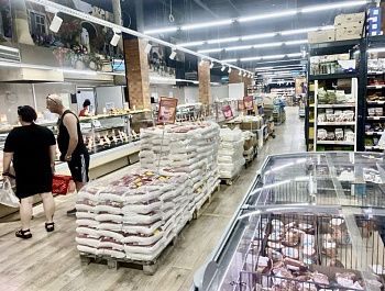 Торговые сети Севастополя нарастили товарные запасы и запустили специальные акции