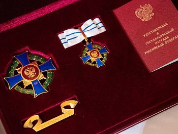 Михаил Развожаев вручил награды севастопольским семьям в День семьи, любви и верности