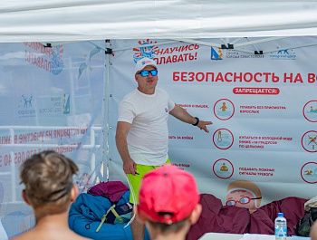 В Севастополе стартовала акция «Научись плавать»