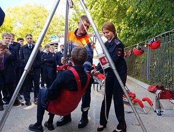 Спасатели рассказали юным дружинникам о своей профессии