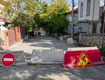 На улице Демидова работы по возвращению исторической брусчатки готовы на 95%