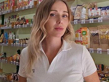 Жительница Севастополя открыла магазин полезных продуктов благодаря соцконтракту