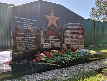 Сегодня в Новобобровке открыли мемориал в честь воинов-односельчан