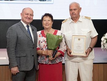Михаил Развожаев вручил награды севастопольским семьям в День семьи, любви и верности