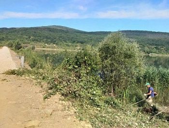 Специалисты «Севводресурсов» расчистили семь гидротехнических сооружений и два гектара реки для защиты Севастополя от паводков