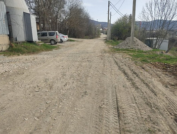 В селе Орлином обновили дорогу возле участковой больницы.