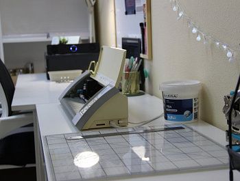 Социальный контракт помог жительнице Севастополя открыть мастерскую по изготовлению изделий из кожзама