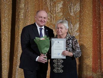 Губернатор поздравил севастопольских учителей с предстоящим профессиональным праздником — Днем учителя