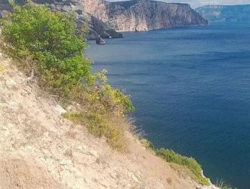 Спасатели помогли туристу, заблокированному на скале у Фиолента