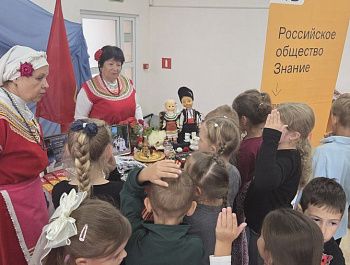 Общество «Знание» провело форум «Российский народ – семья семей» для севастопольских школьников