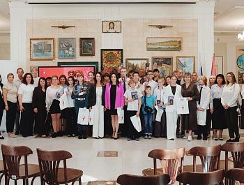 18 школьников Севастополя получили первые паспорта