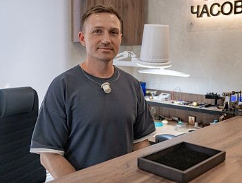Севастополец открыл мастерскую часов благодаря соцконтракту
