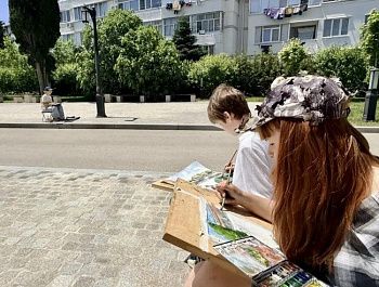 Юные художники Севастополя пишут город на летних пленэрах