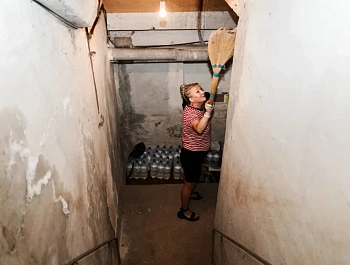 Жители и активисты привели в порядок укрытие на улице Генерала Жидилова