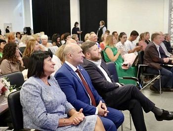 В Севастополе отметили лидеров туриндустрии ко Всемирному дню туризма